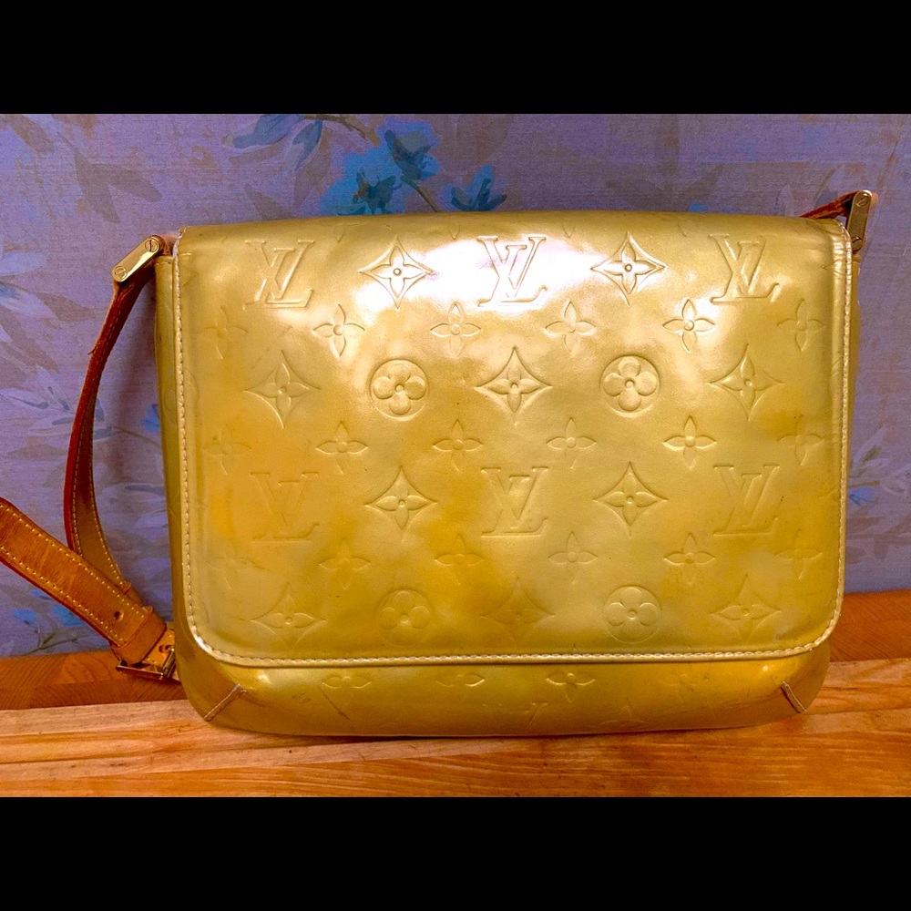 Authentic Louis Vuitton Vernis shoulder bag